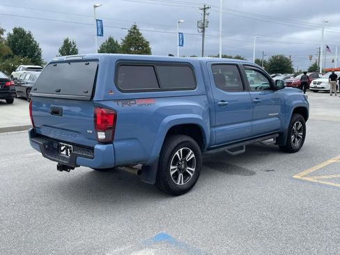 Used 2019 Toyota Tacoma TRD Sport AWD/4WD image 6