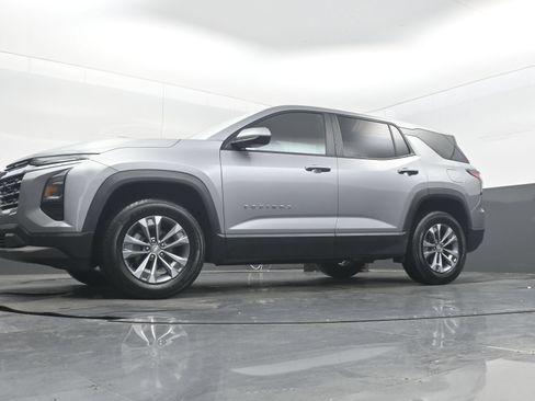 Used 2025 Chevrolet Equinox LT FWD image 31