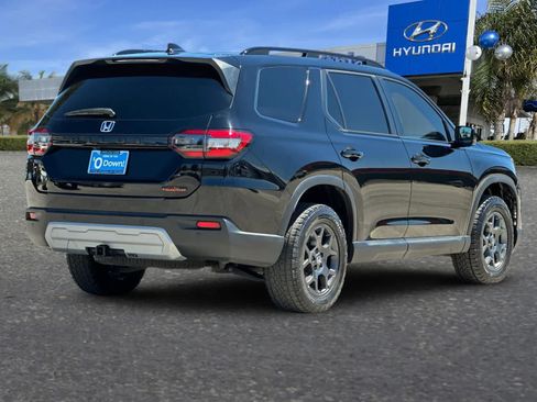 Used 2024 Honda Pilot TrailSport image 3