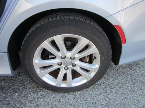 Used 2015 Chrysler 200 Limited w/ Convenience Group image 27