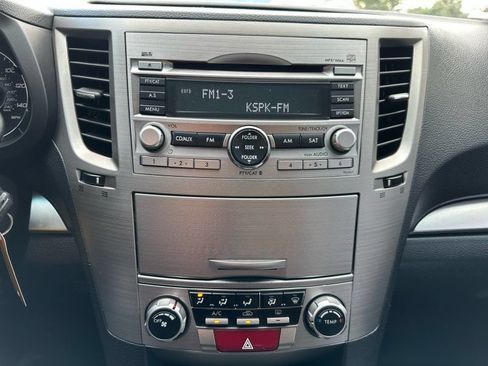 Used 2010 Subaru Outback 2.5i Premium AWD/4WD image 23