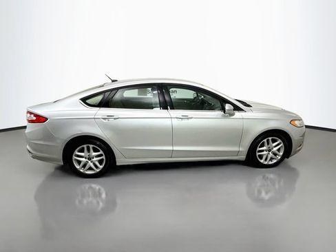 Used 2016 Ford Fusion SE FWD image 8