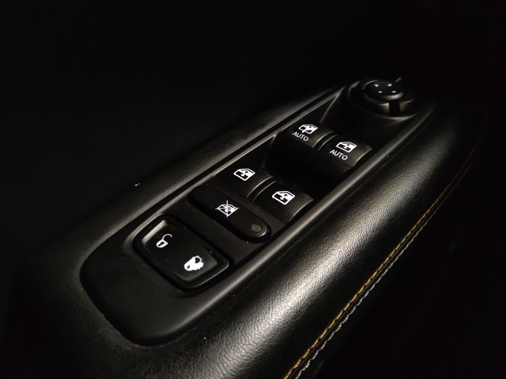 Used 2018 Jeep Compass Latitude w/ Popular Equipment Group FWD image 27