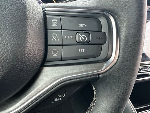 Used 2024 Jeep Wagoneer Series II AWD/4WD image 37