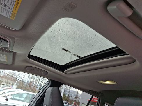 Used 2022 Toyota Corolla Cross XLE w/ Convenience Package image 17