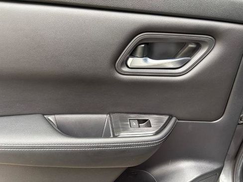 Certified 2024 Nissan Rogue SV image 27