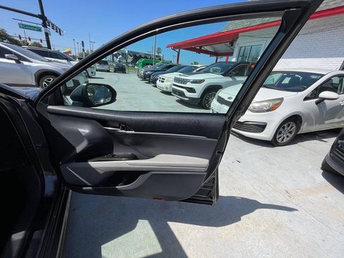 Used 2021 Toyota Camry SE FWD image 15