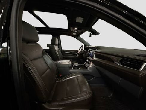 Used 2021 GMC Yukon Denali w/ Denali Premium Package image 32