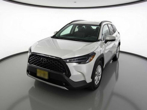 Certified 2024 Toyota Corolla Cross LE image 1