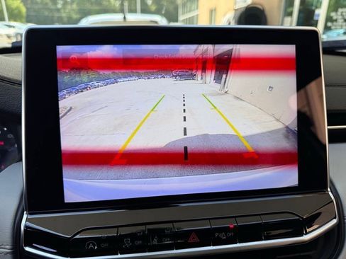 Used 2024 Jeep Compass Limited image 5