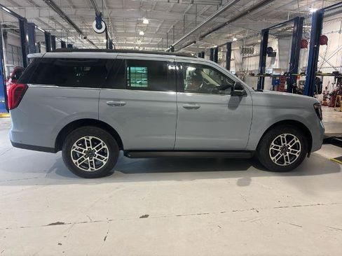 Certified 2025 Ford Expedition Active AWD/4WD image 4