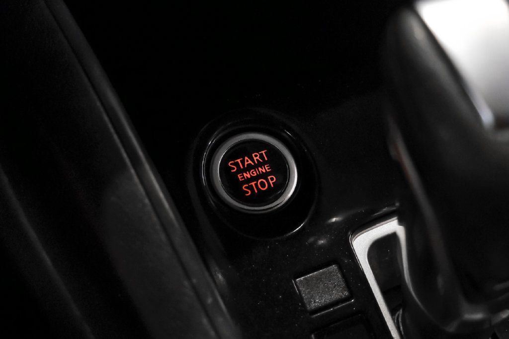 Used 2020 Nissan Versa SR FWD image 19