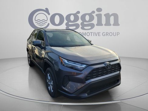 Used 2025 Toyota RAV4 XLE w/ Convenience Package FWD image 8