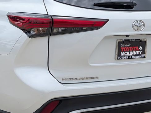 Used 2023 Toyota Highlander XSE AWD/4WD image 7