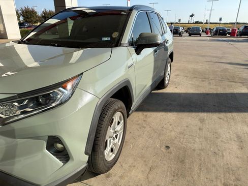 Used 2021 Toyota RAV4 XLE w/ Convenience Package AWD/4WD image 1
