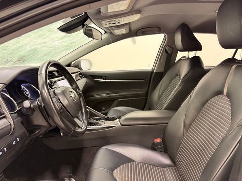 Used 2019 Toyota Camry SE image 9
