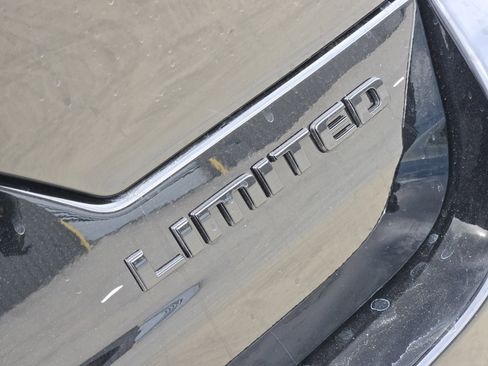 New 2025 Jeep Grand Cherokee Limited w/ Black Appearance Package image 9