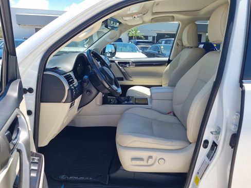 Used 2021 Lexus GX 460 Premium w/ Accessory Package AWD/4WD image 19