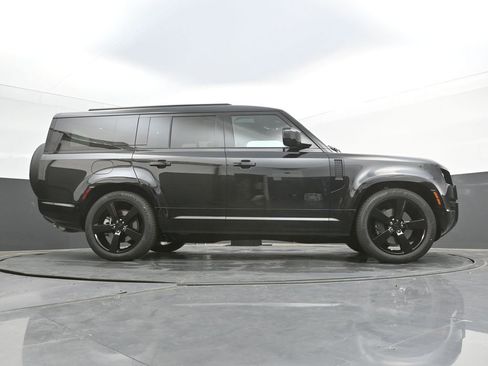 New 2026 Land Rover Defender 130 X-Dynamic SE AWD/4WD image 35