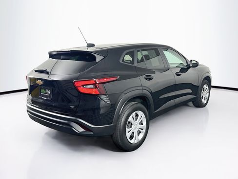 Used 2025 Chevrolet Trax LS FWD image 9