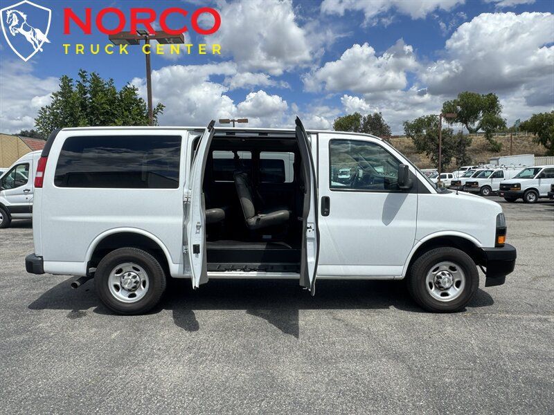 Used 2021 Chevrolet Express 3500 LS RWD image 2