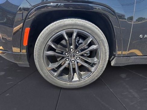 Used 2024 Jeep Grand Wagoneer L Series II w/ Quick Order Packagew 28T AWD/4WD image 14