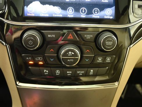 Used 2021 Jeep Grand Cherokee Limited w/ Sun & Sound Group AWD/4WD image 31