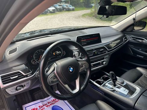 Used 2018 BMW 750i xDrive image 34