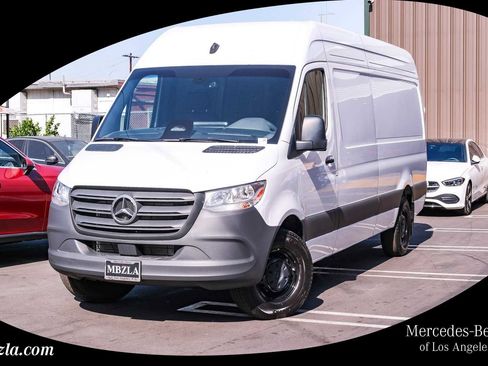 Used 2025 Mercedes-Benz Sprinter 2500 image 1
