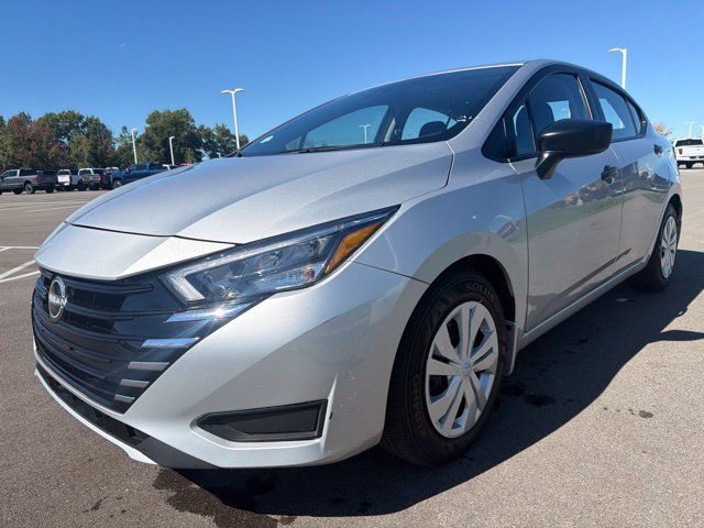 Used 2025 Nissan Versa S w/ Trunk Package FWD image 2