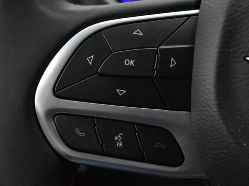 Used 2025 Chrysler Pacifica Select FWD image 20