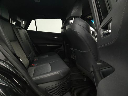 Used 2021 Toyota Venza XLE image 32