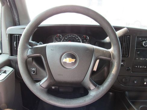 Used 2015 Chevrolet Express 2500 RWD image 32