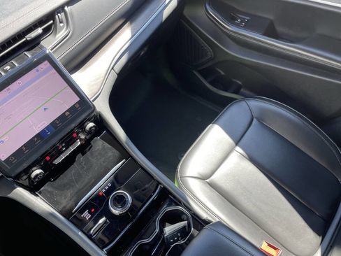 Used 2023 Jeep Grand Cherokee Limited image 25