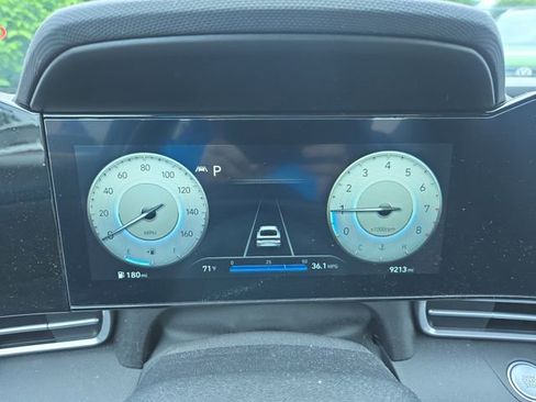 Used 2023 Hyundai Elantra SEL w/ Convenience Package FWD image 9