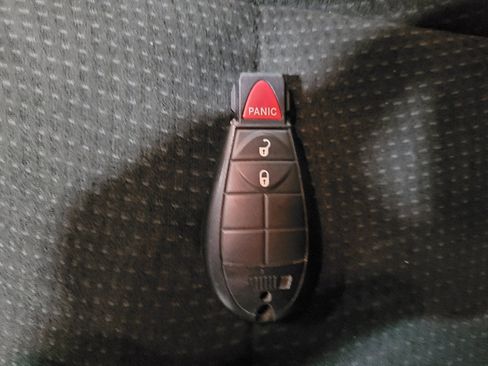 Used 2015 Dodge Grand Caravan American Value Package w/ UConnect Hands-Free Group FWD image 32