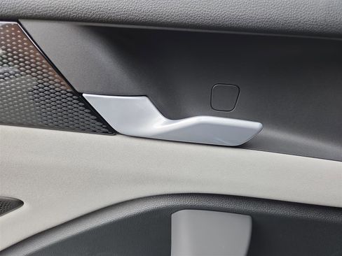 New 2025 Volkswagen Tiguan SE R-Line image 27