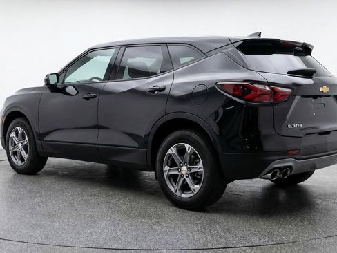 Used 2025 Chevrolet Blazer LT FWD image 5