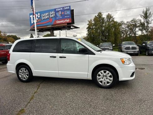 Used 2019 Dodge Grand Caravan SE w/ UConnect Hands-Free Group image 2
