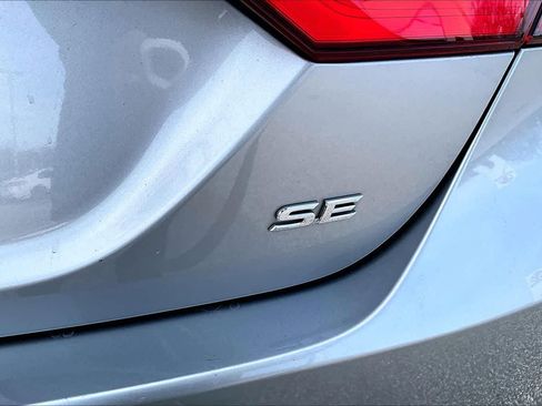 Used 2021 Toyota Camry SE image 10