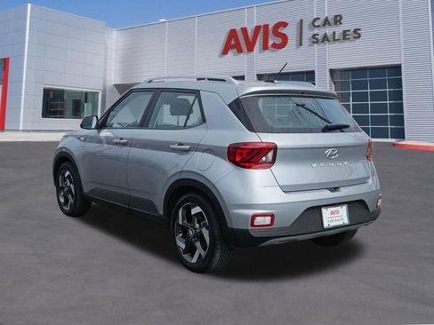 Used 2025 Hyundai Venue SEL FWD image 3
