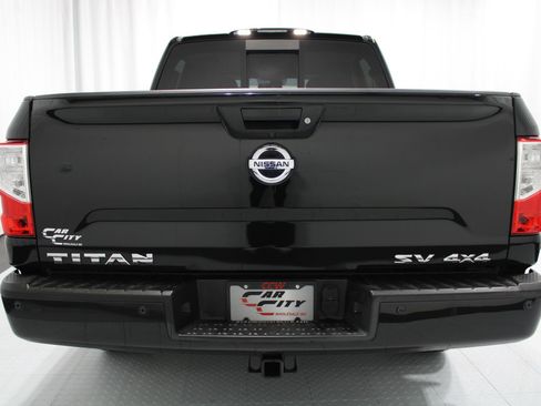 Used 2017 Nissan Titan SV AWD/4WD image 7