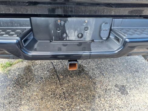 Used 2022 RAM 1500 Laramie w/ Sport Appearance Package image 4