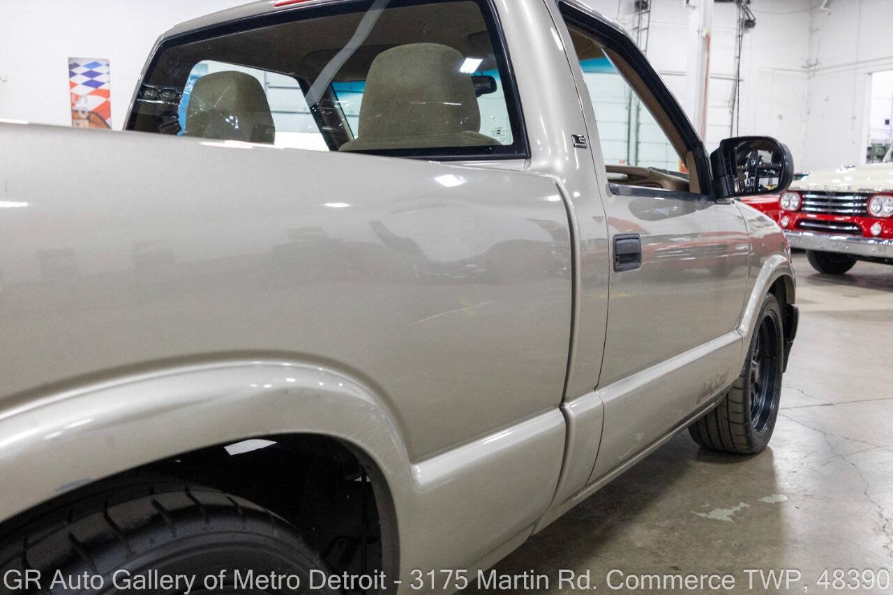 Used 1999 Chevrolet S10 Pickup LS w/ Preferred Equipment Group RWD image 22