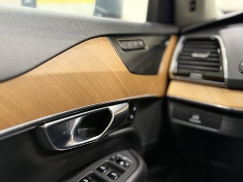 Used 2023 Volvo XC90 B6 Plus image 28