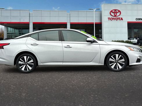 Used 2021 Nissan Altima 2.5 SV image 3