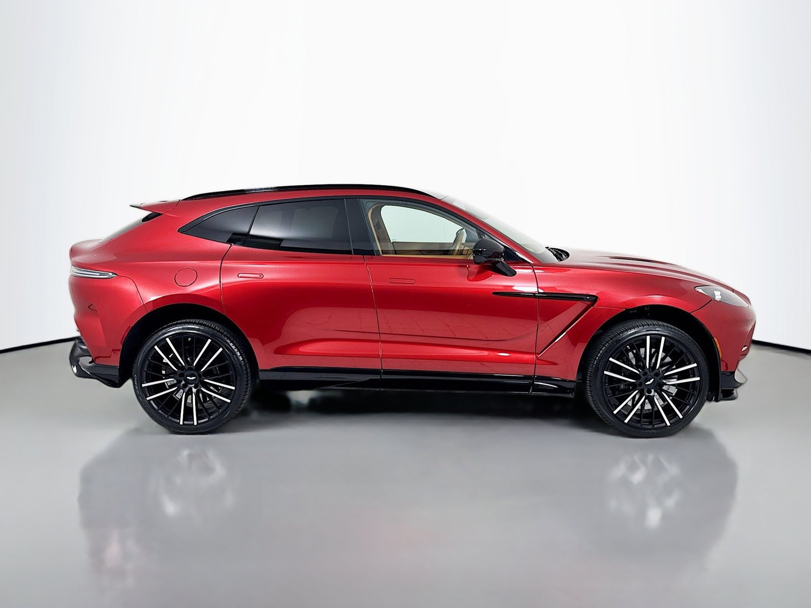 Used 2024 Aston Martin DBX 707 AWD/4WD image 9