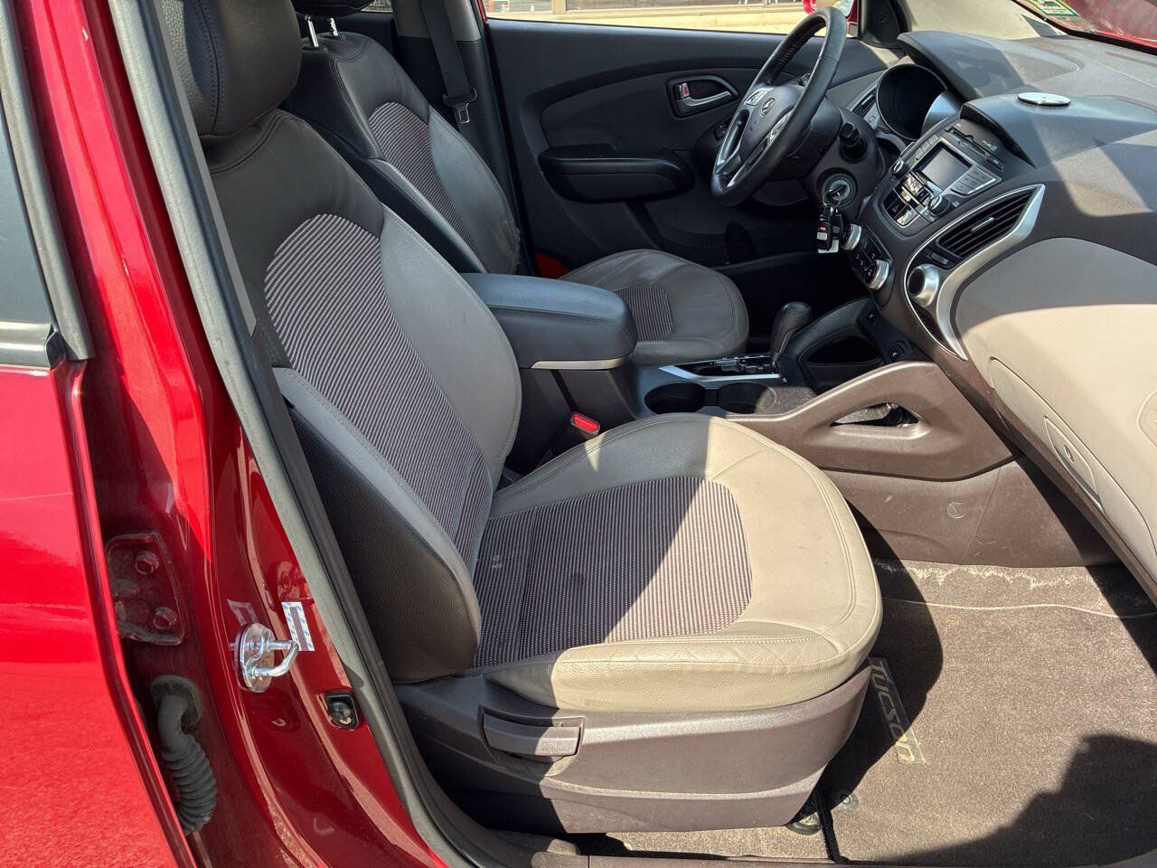 Used 2011 Hyundai Tucson GLS AWD/4WD image 8