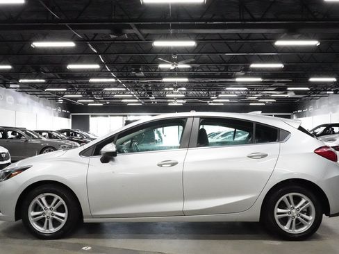 Used 2017 Chevrolet Cruze LT w/ Convenience Package FWD image 2