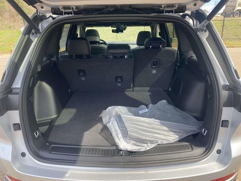 New 2026 Jeep Grand Cherokee Limited w/ Luxury Tech Group II RWD image 38